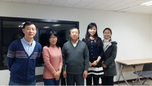 与北京大学印尼语专业梁敏和教授、罗杰副教授、郄利莎老师合影